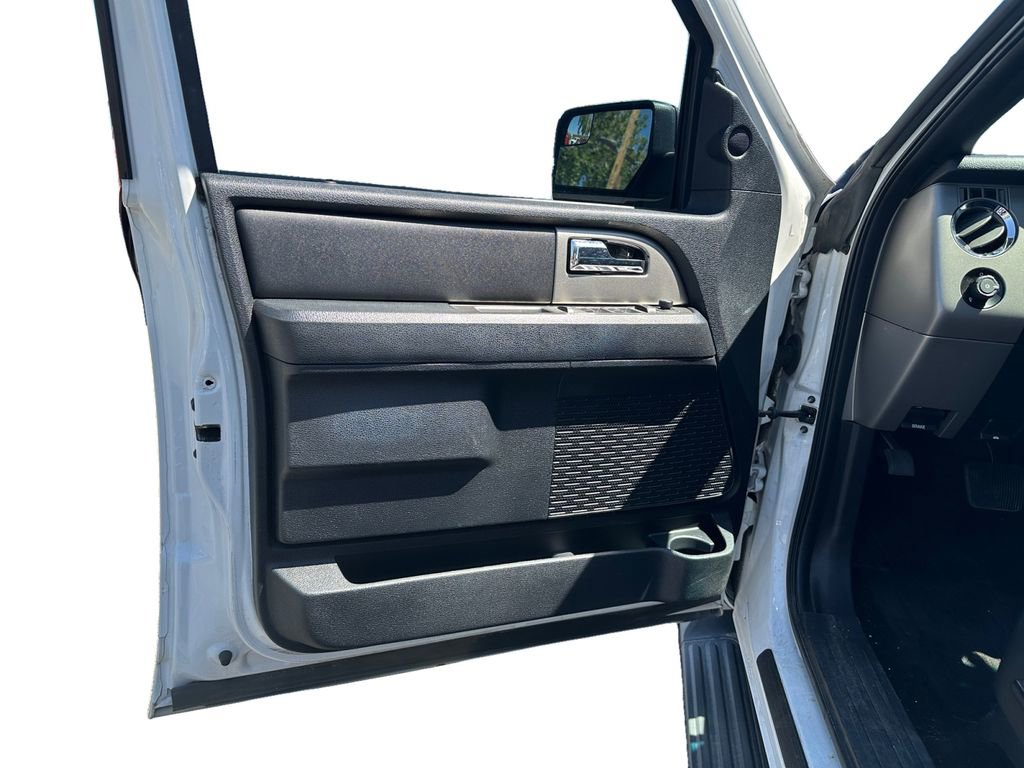 Used 2015 Ford Expedition XLT AWD/4WD image 21
