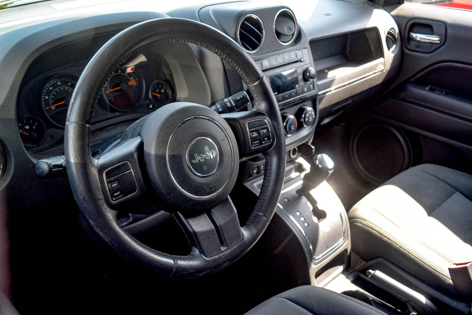 Used 2015 Jeep Patriot Latitude AWD/4WD image 21