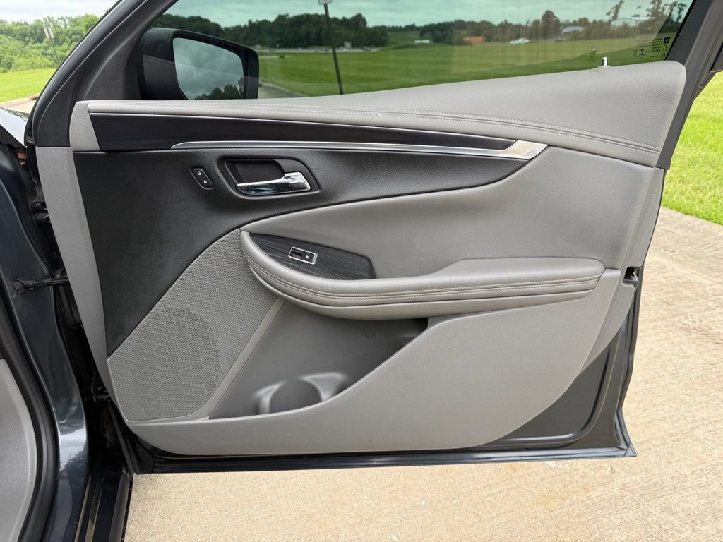 Used 2018 Chevrolet Impala LT FWD image 18