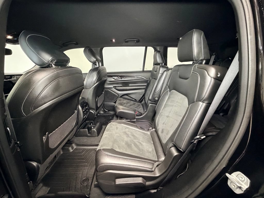 Used 2023 Jeep Grand Cherokee L Laredo AWD/4WD image 5