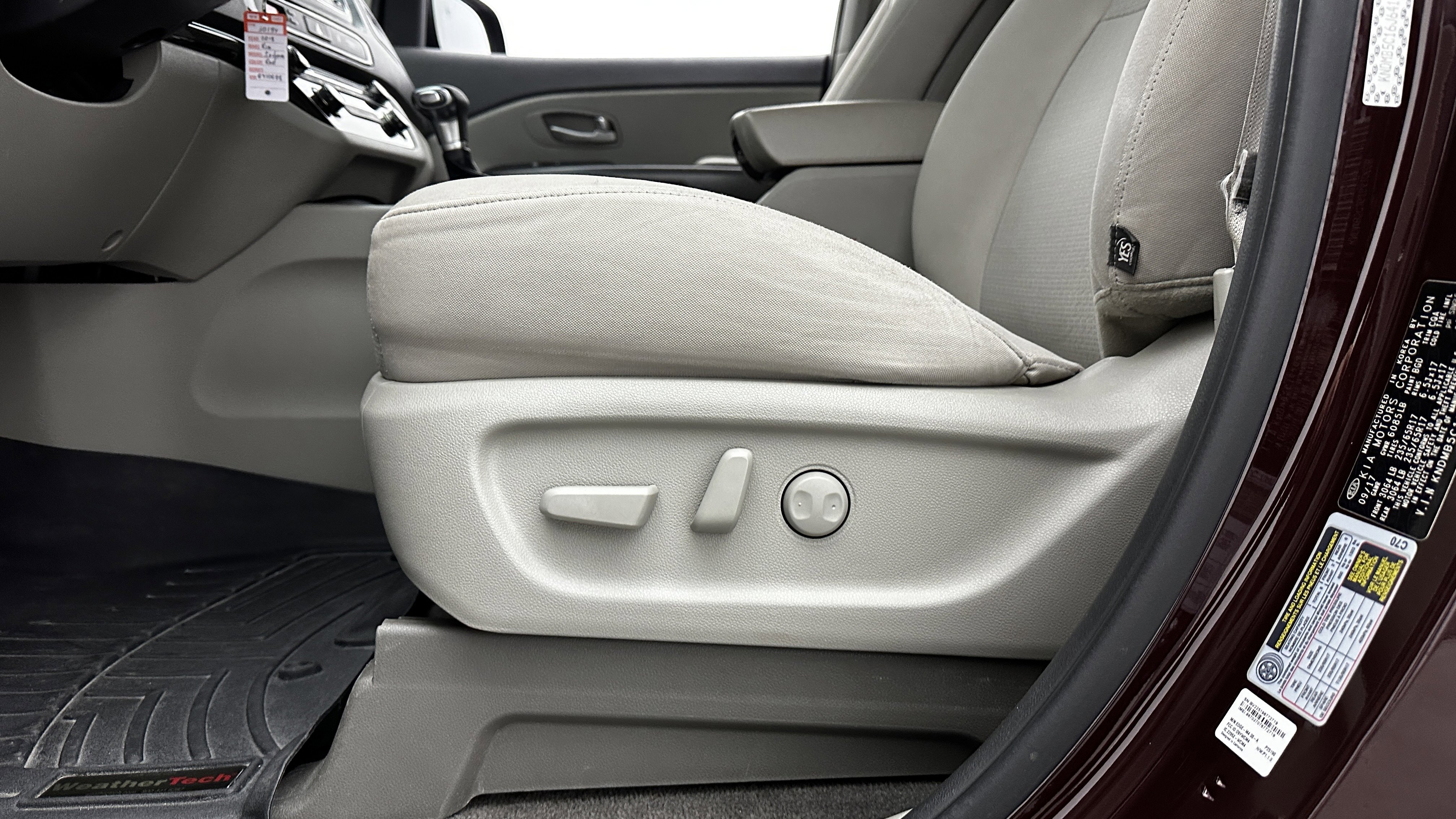 Used 2018 Kia Sedona LX image 12