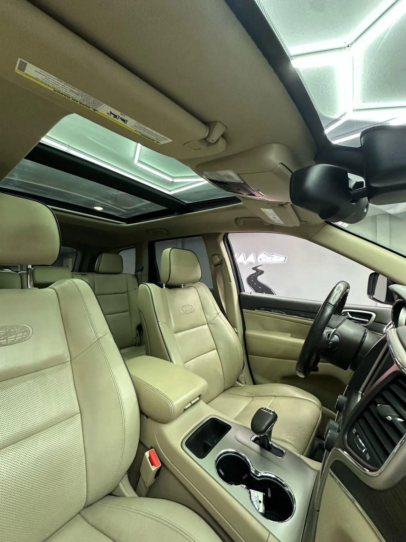 Used 2014 Jeep Grand Cherokee Overland w/ Advanced Technology Group image 38