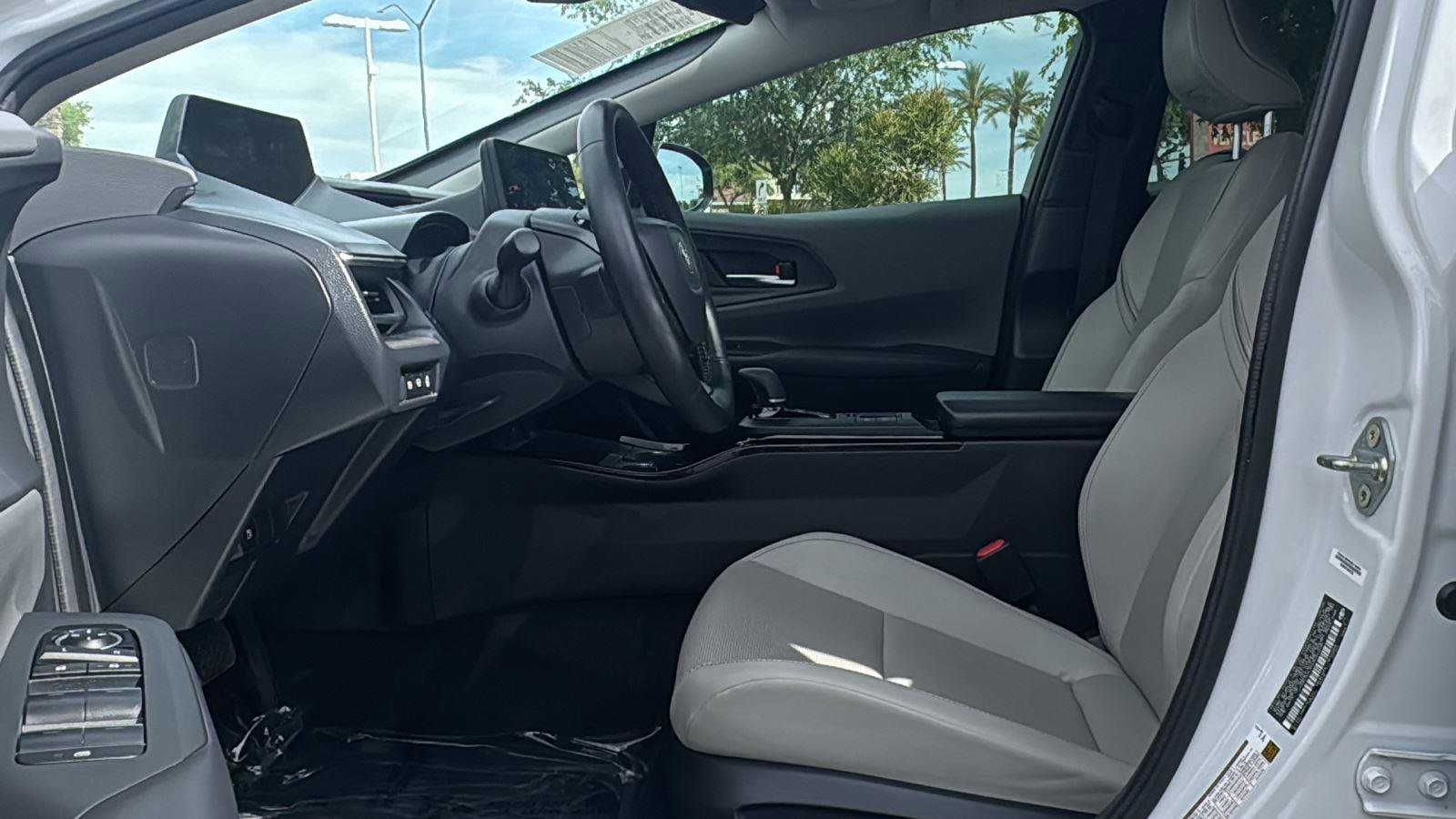 Used 2025 Toyota Prius XLE image 26