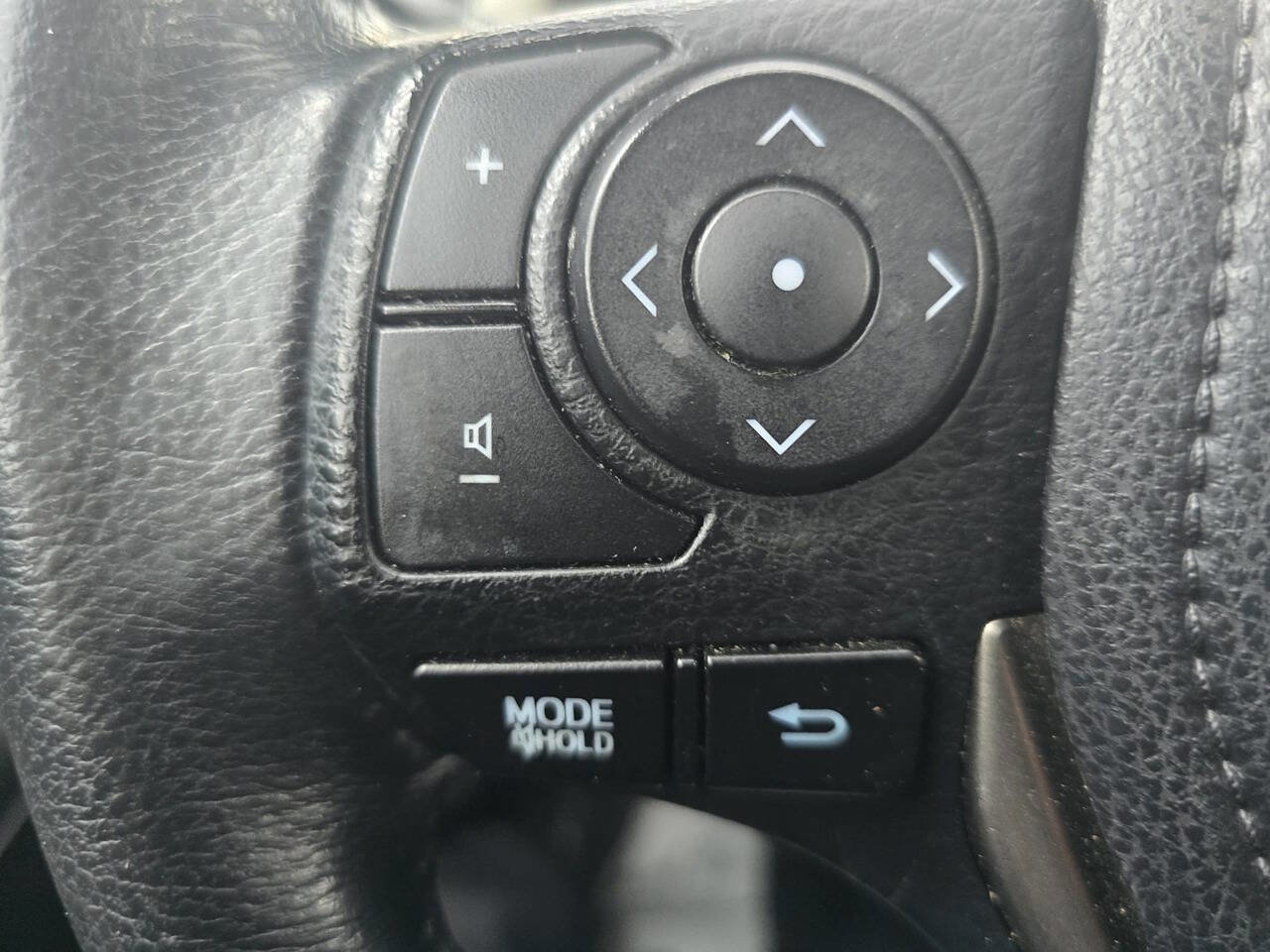 Used 2015 Toyota RAV4 Limited image 23