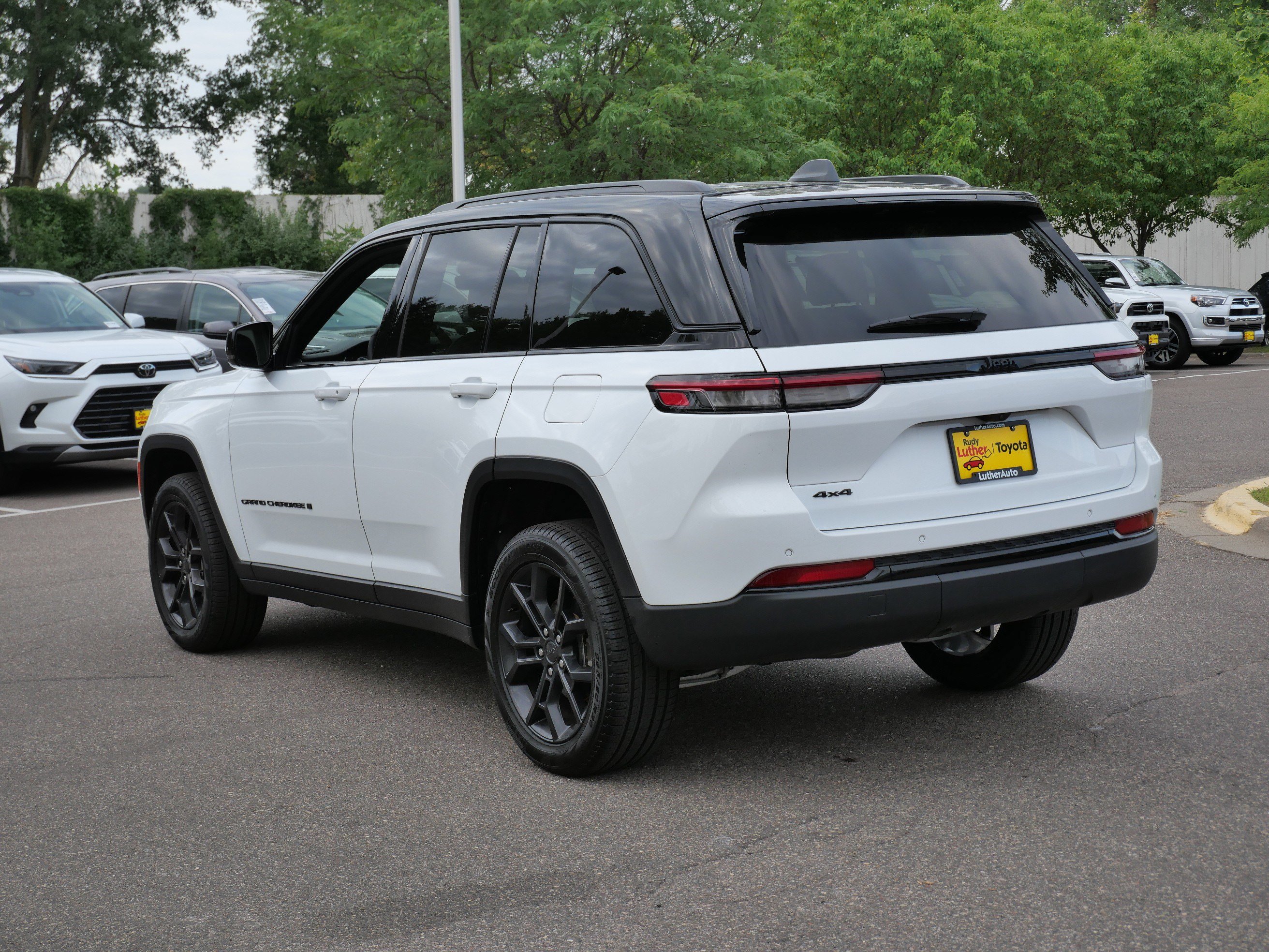 Used 2025 Jeep Grand Cherokee Limited AWD/4WD image 5