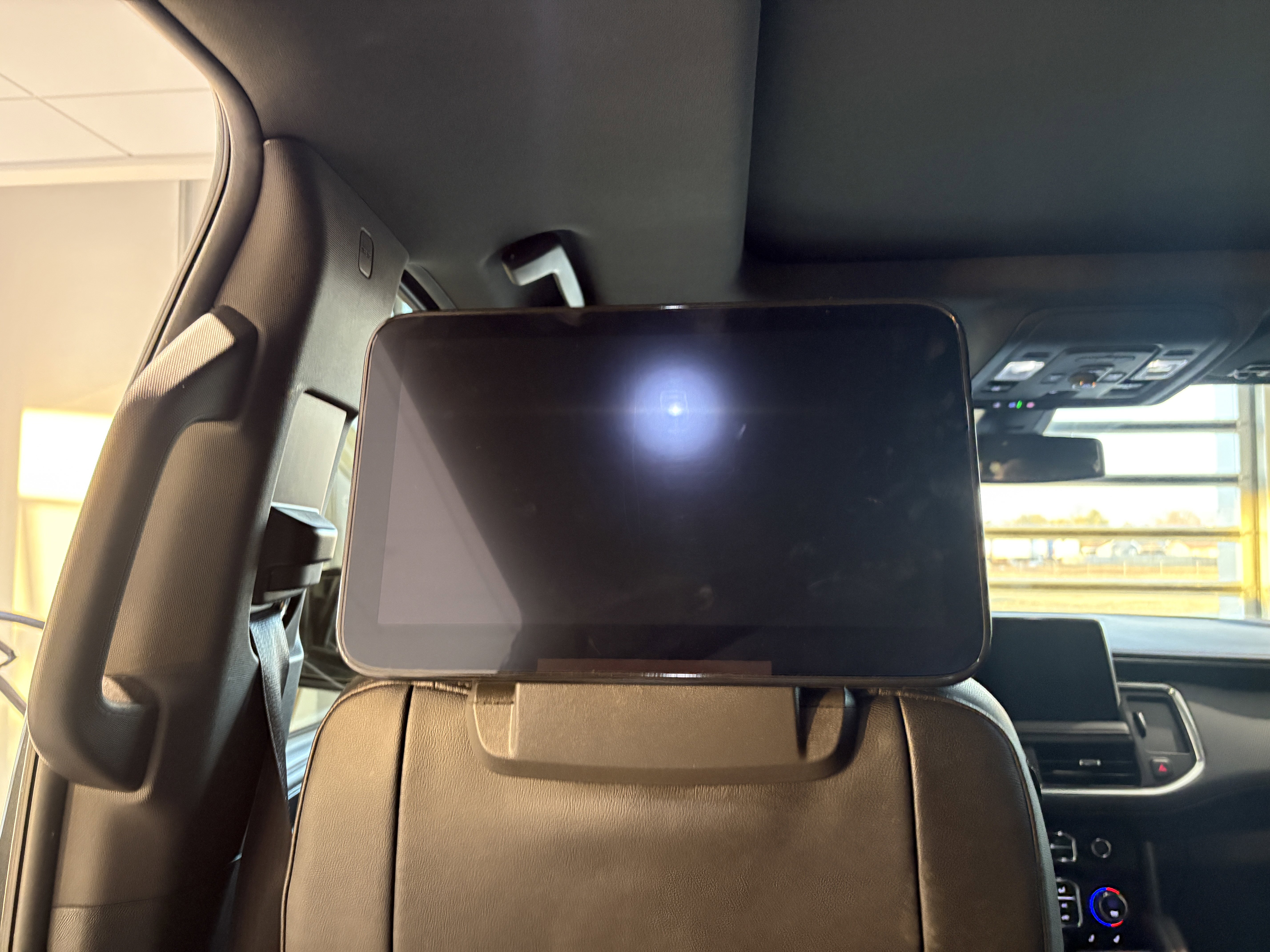 Used 2021 Chevrolet Suburban RST w/ Luxury Package image 23