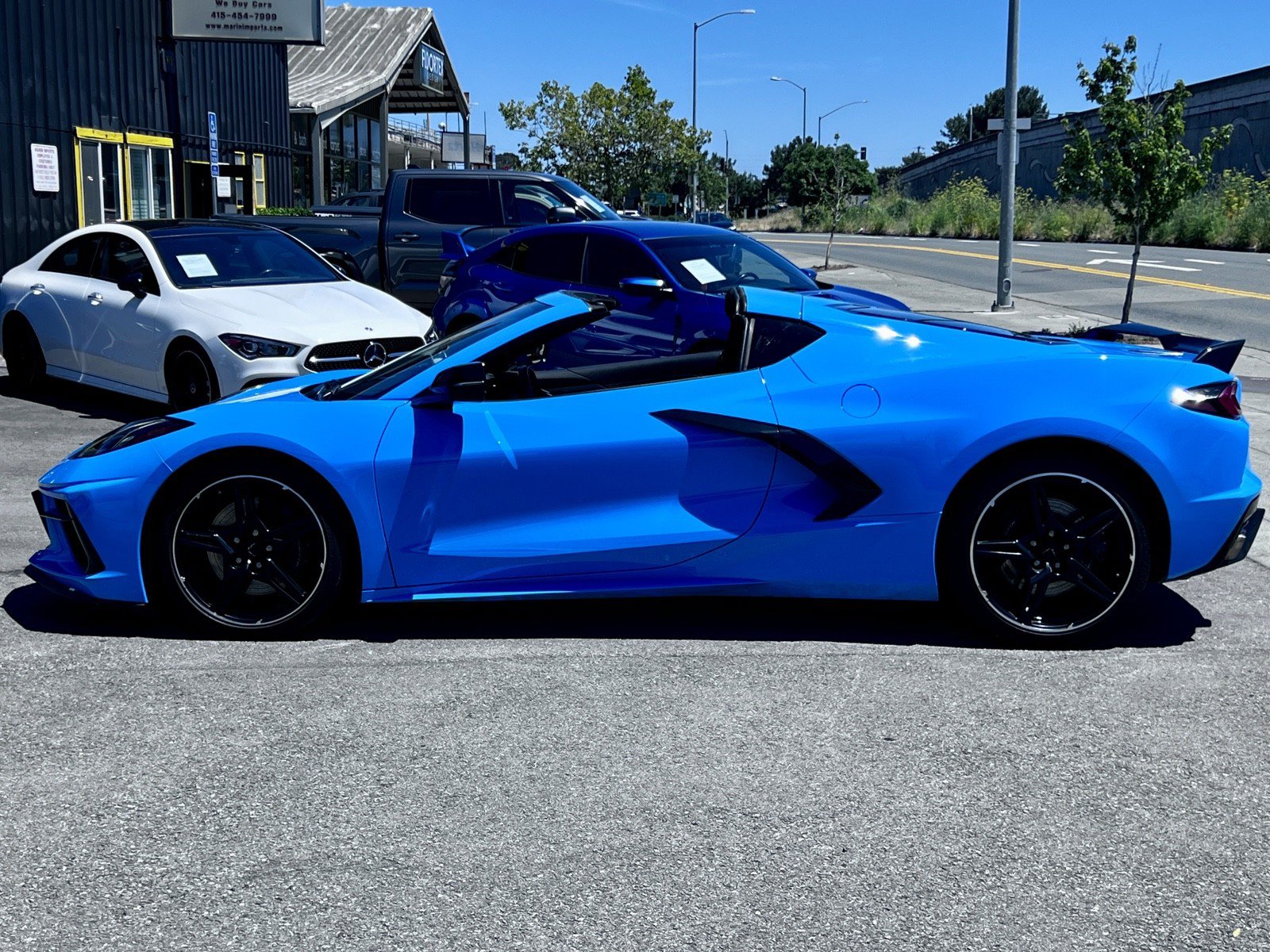 Used 2021 Chevrolet Corvette Stingray Coupe w/ Z51 Performance Package RWD image 9