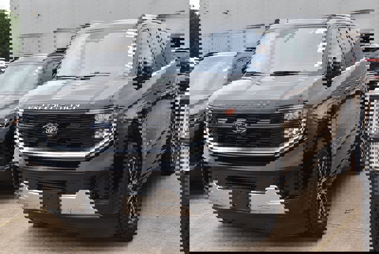 Certified 2025 Ford Expedition Platinum image 2