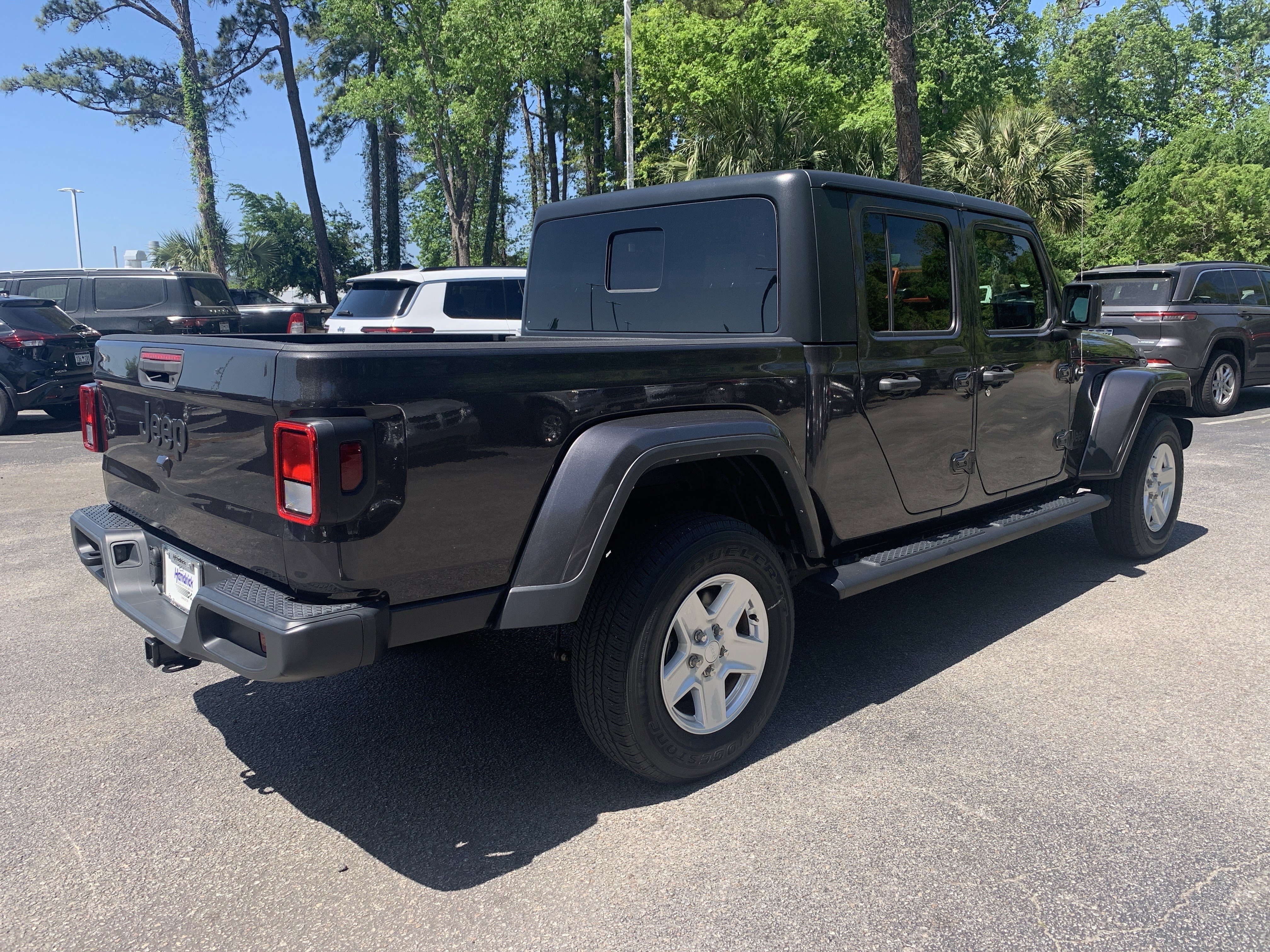 Used 2022 Jeep Gladiator Sport image 9