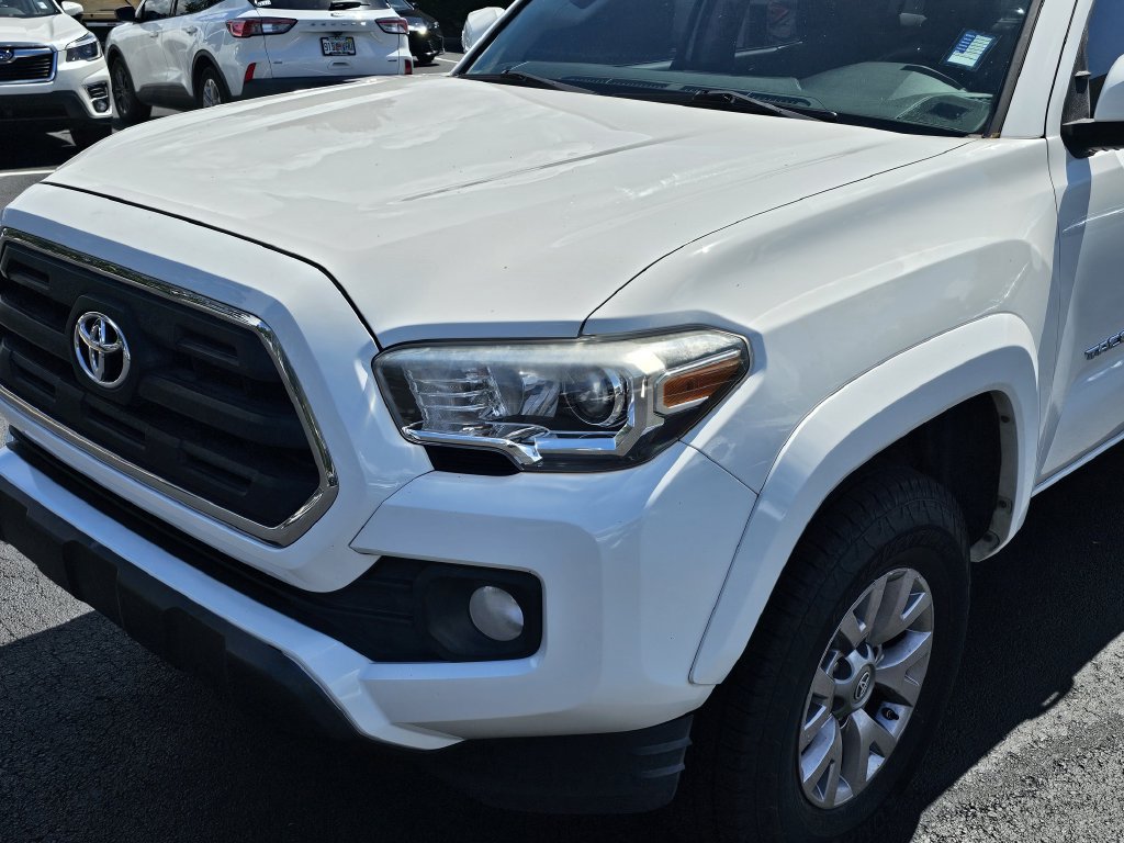 Used 2017 Toyota Tacoma SR5 w/ Tow Package RWD image 6