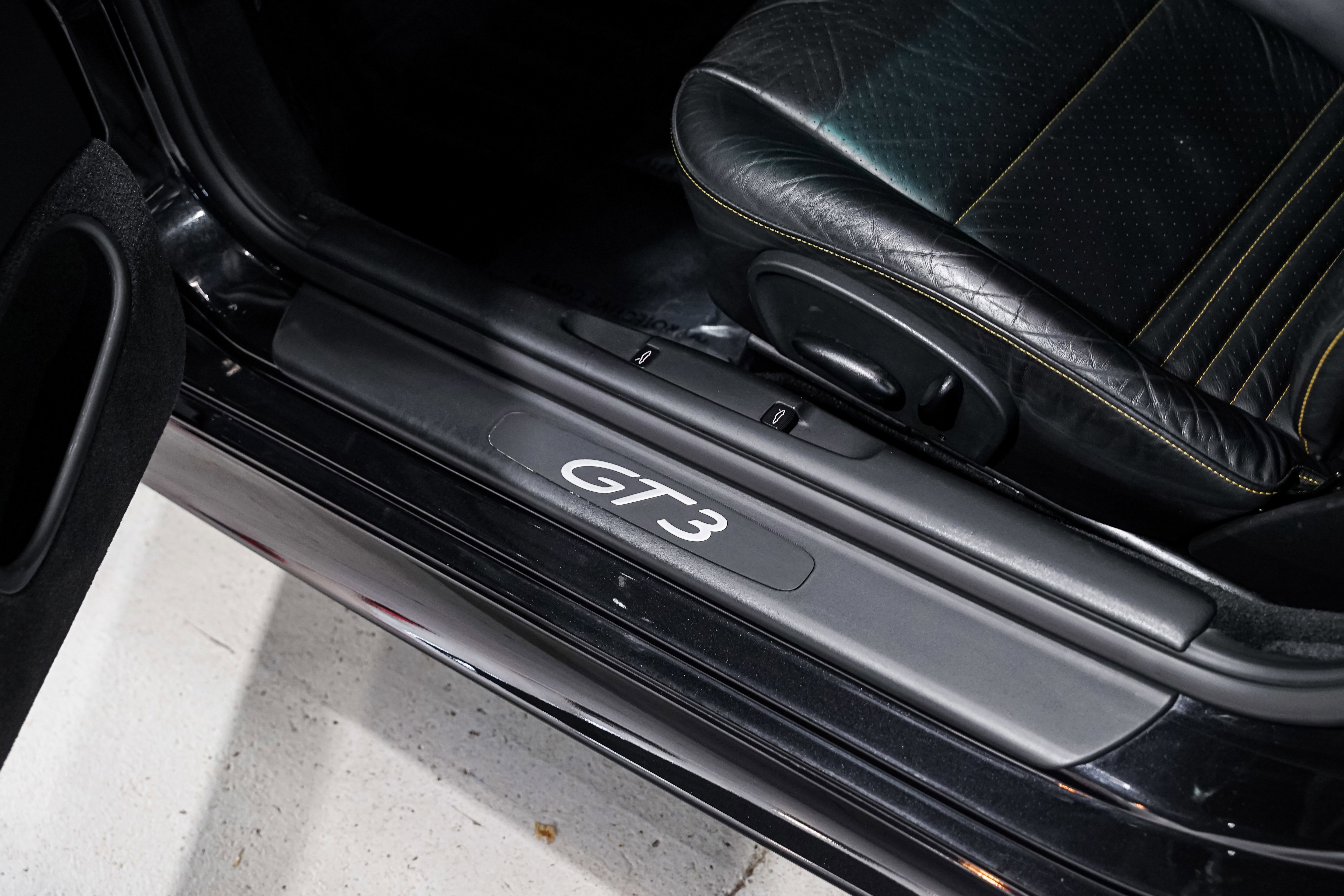 Used 2004 Porsche 911 GT3 image 27