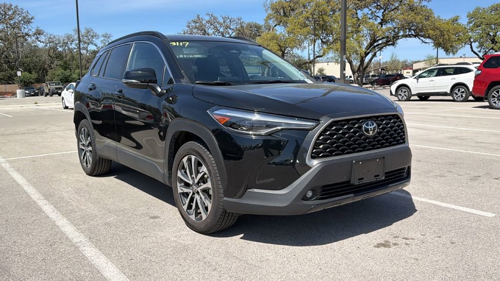 Certified 2025 Toyota Corolla Cross XLE image 3