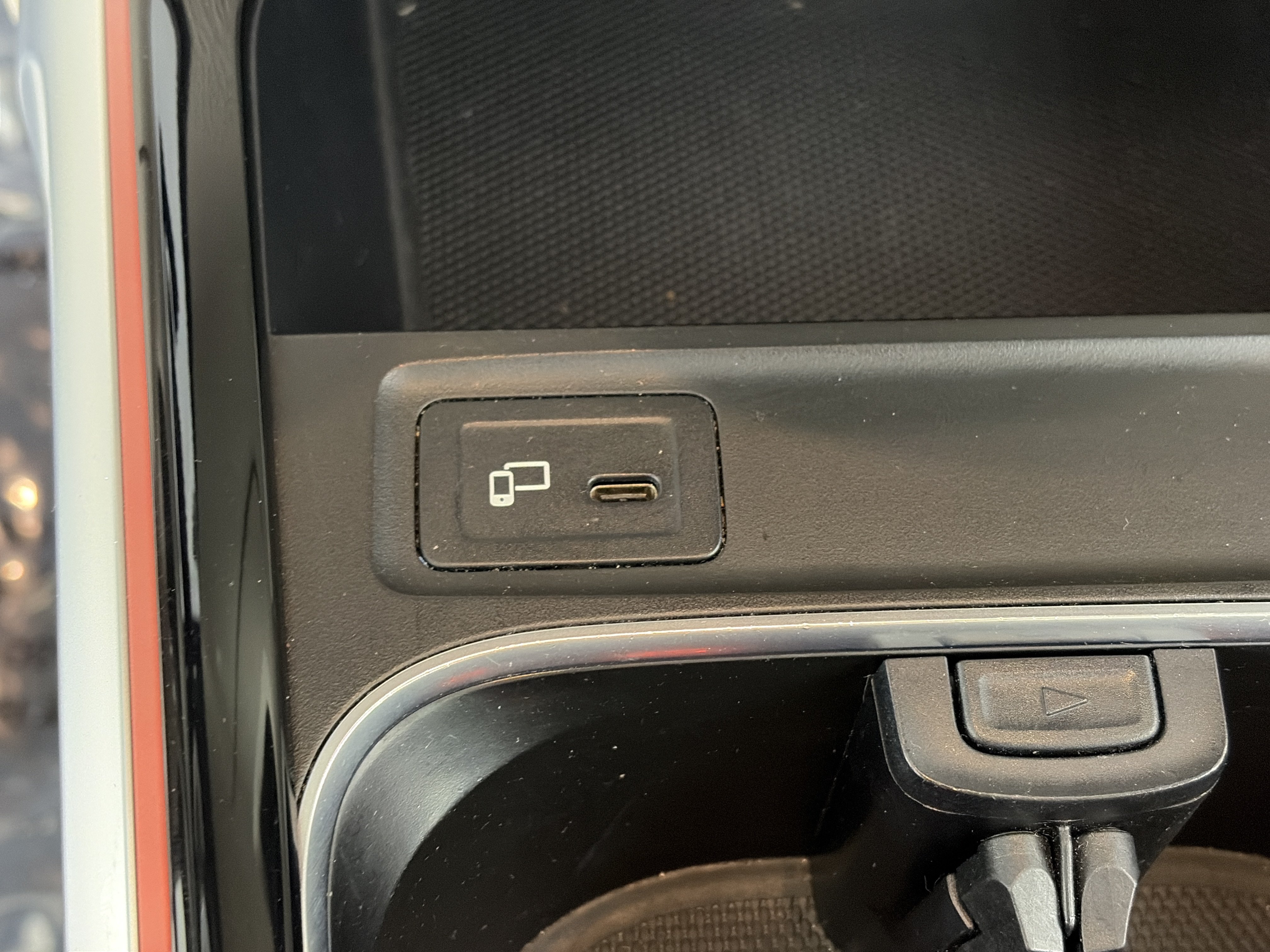 Certified 2022 Mercedes-Benz GLB 250 4MATIC image 23