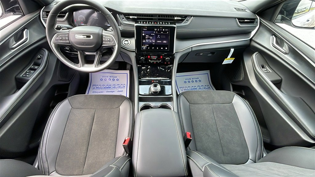 New 2025 Jeep Grand Cherokee L Laredo image 15