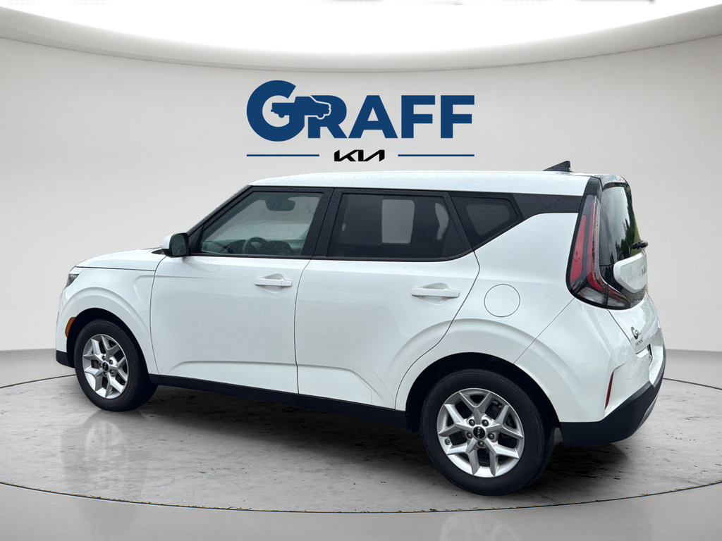 Used 2024 Kia Soul LX w/ Option Group 015 FWD image 4