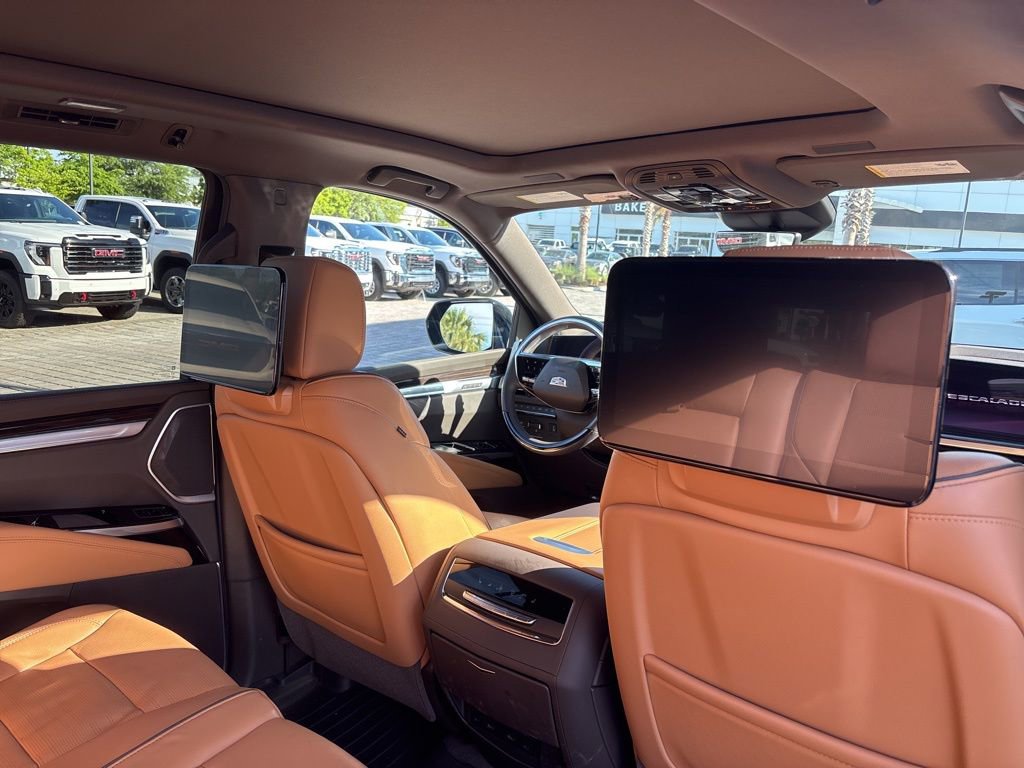 Used 2026 Cadillac Escalade ESV Luxury w/ Touring Package AWD/4WD image 8
