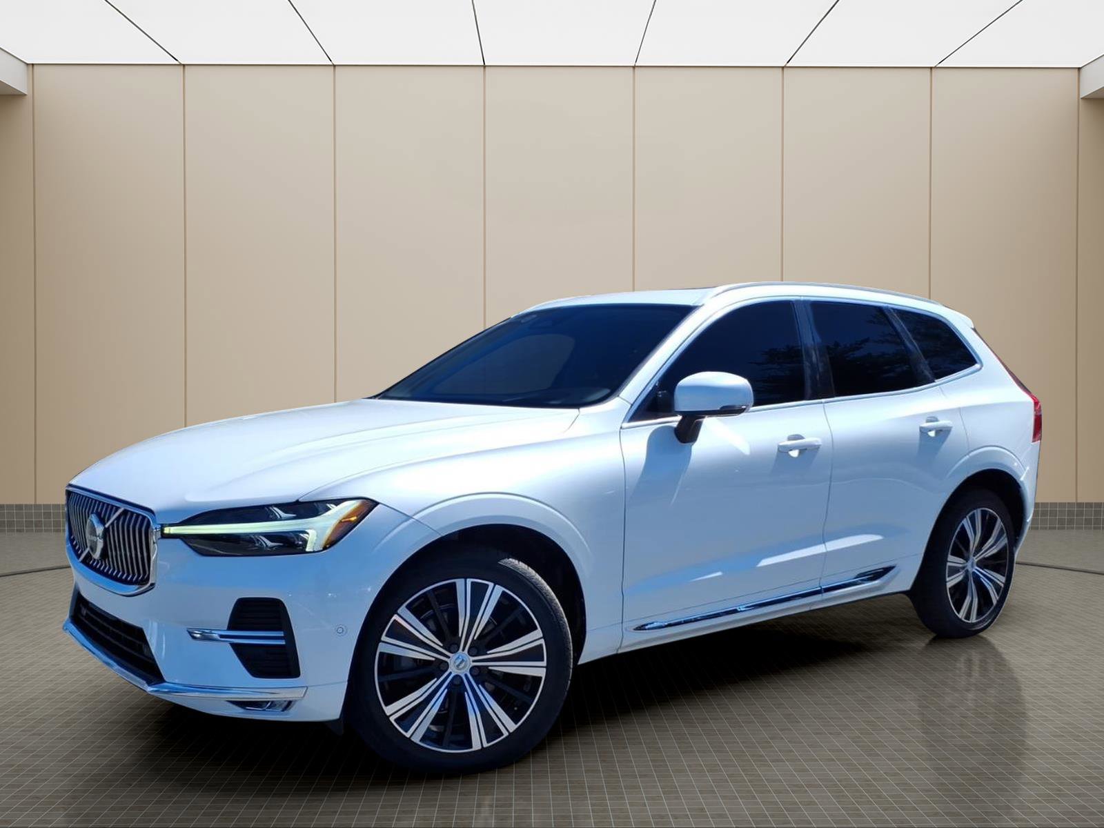 Used 2023 Volvo XC60 B5 Ultimate w/ Protection Package Premier image 2