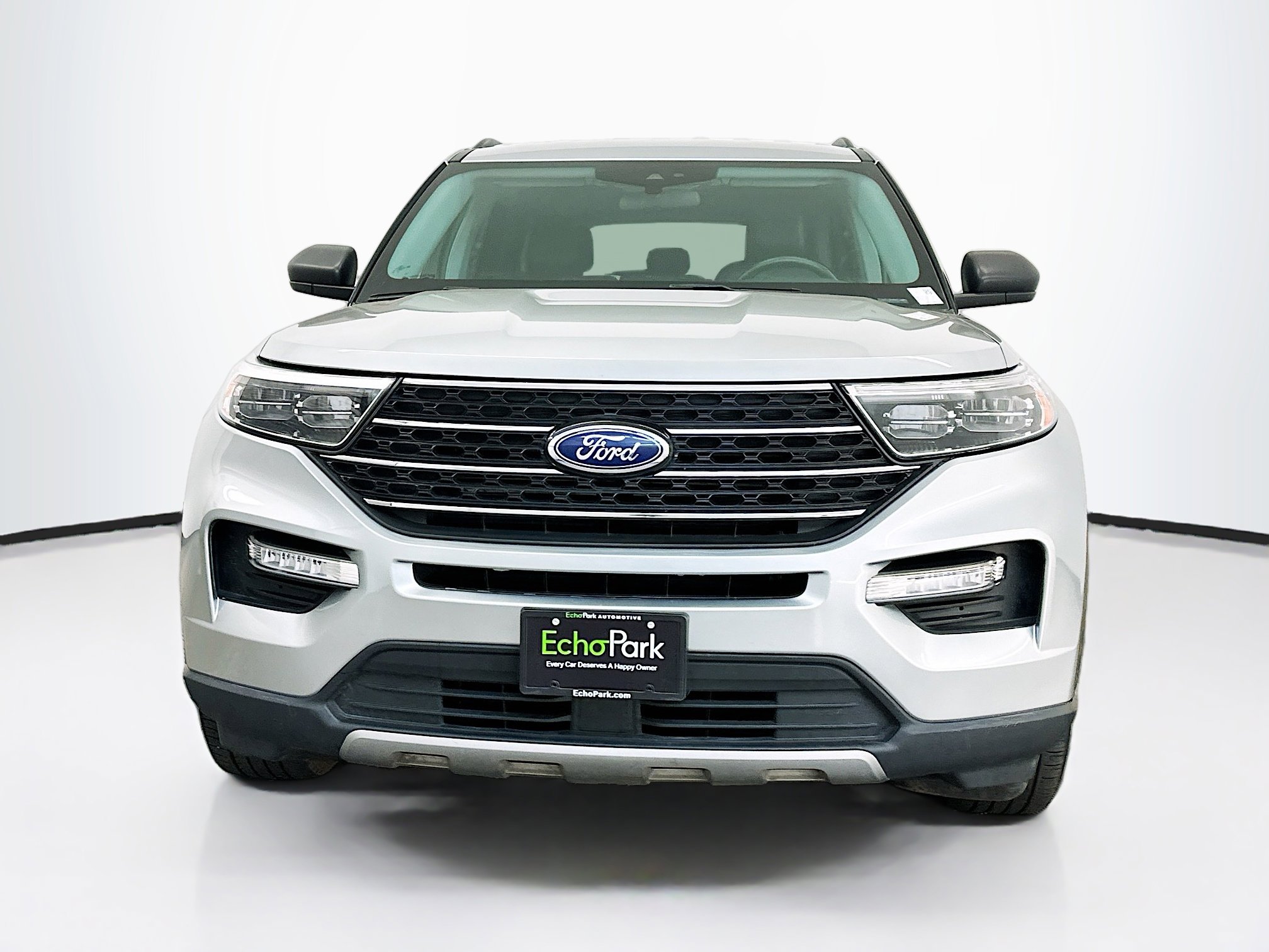 Used 2023 Ford Explorer XLT w/ Equipment Group 202A image 2