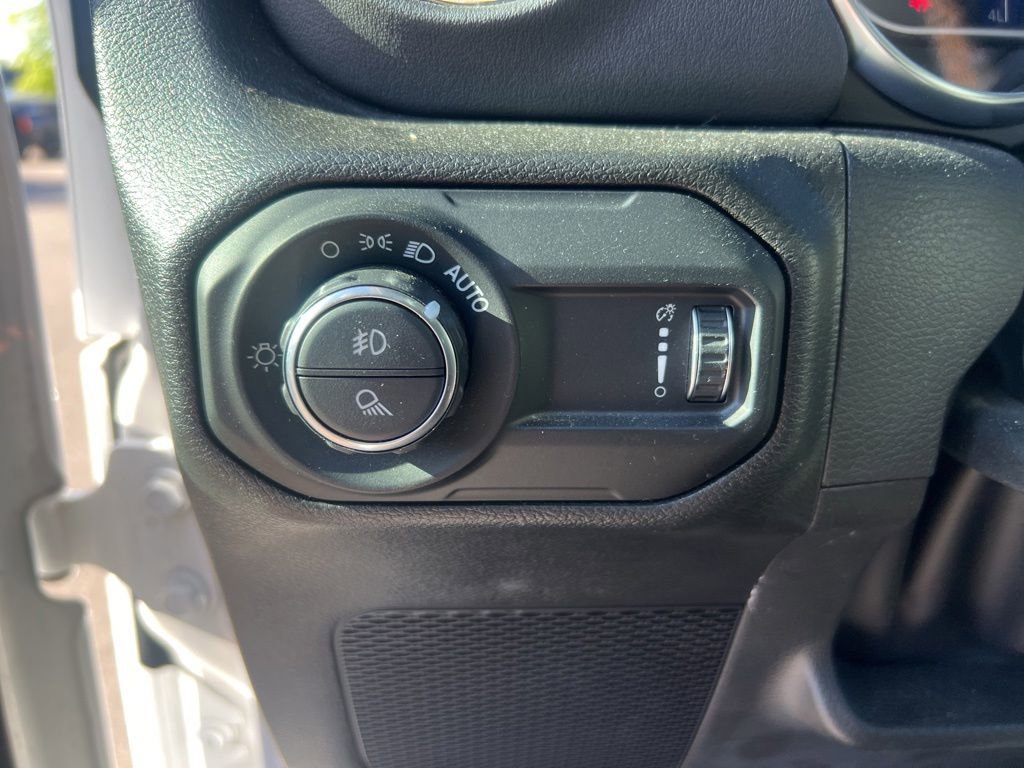 Certified 2023 Jeep Gladiator Overland AWD/4WD image 9