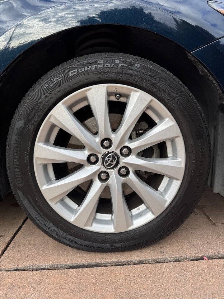 Used 2018 Toyota Camry LE FWD image 32