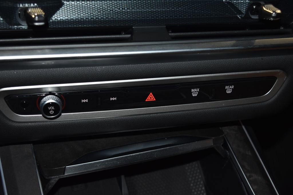 Certified 2025 BMW X7 xDrive40i image 13