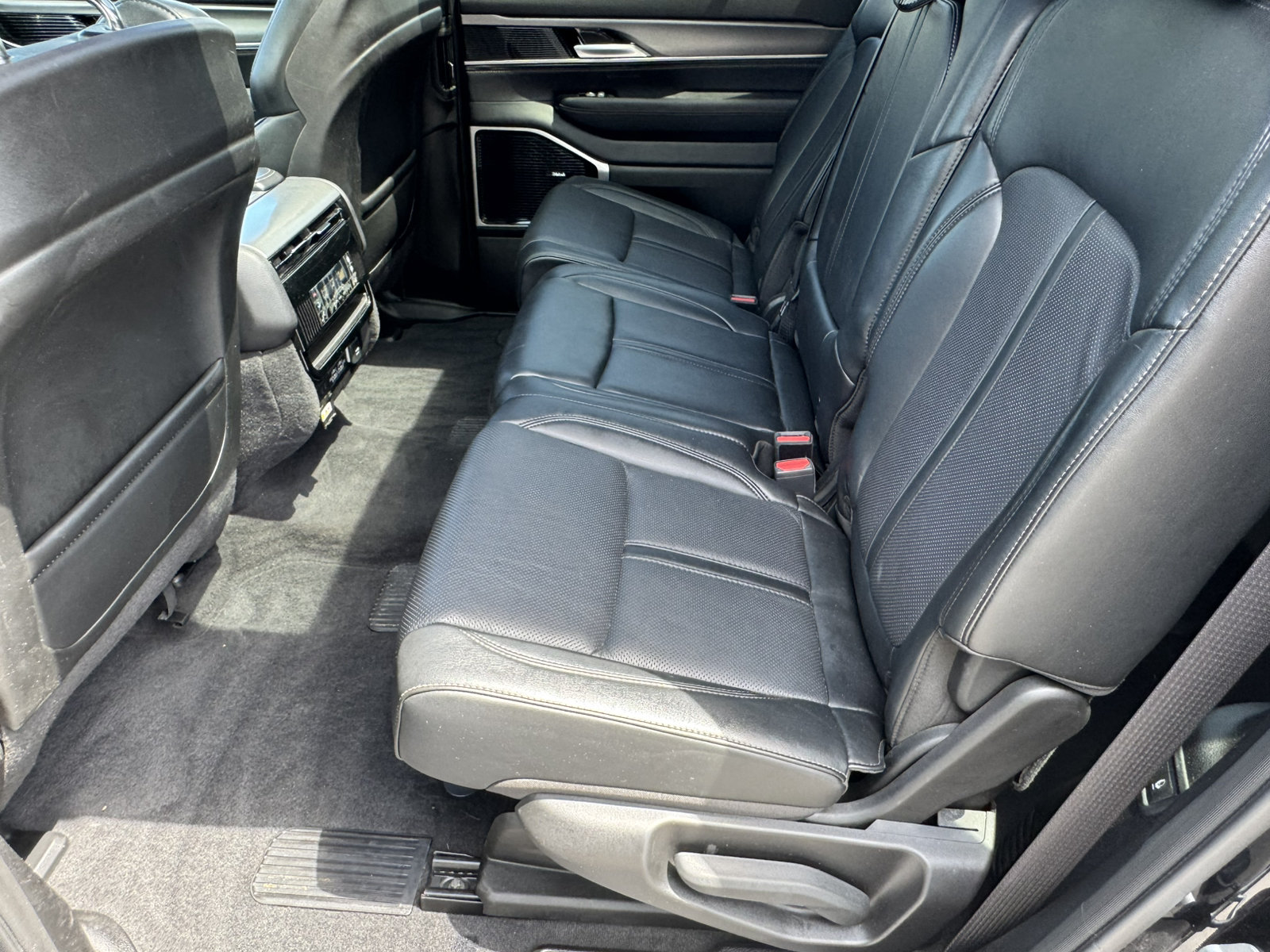 Used 2025 Jeep Wagoneer Series III w/ Premium Group I AWD/4WD image 25