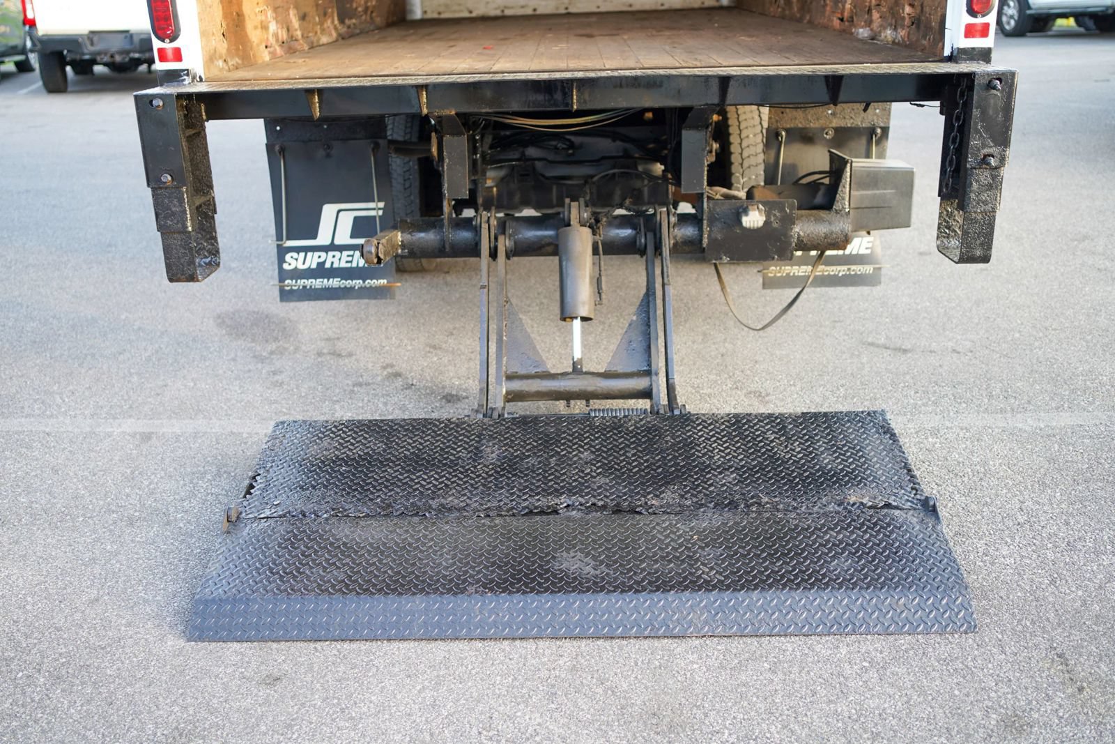 Used 2015 Ford F550 2WD Regular Cab Super Duty image 2