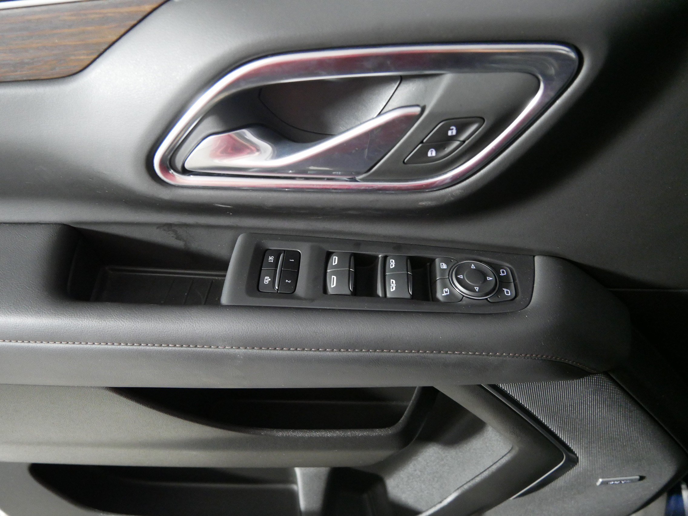 Used 2024 Chevrolet Tahoe High Country AWD/4WD image 19