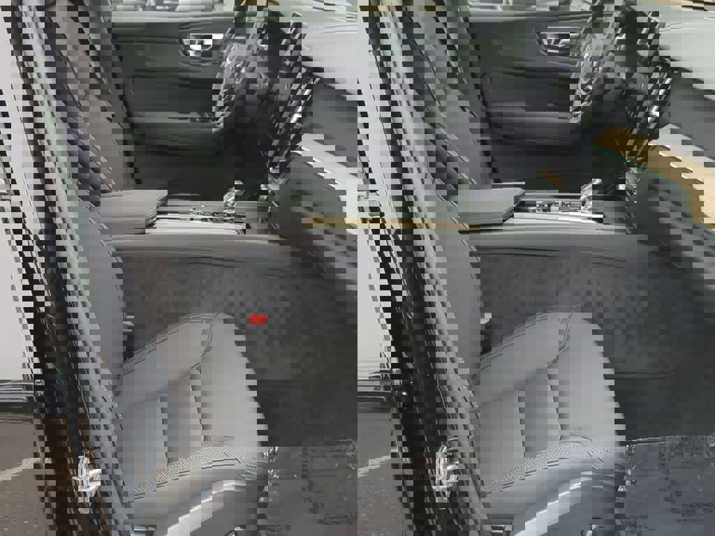 Used 2026 Volvo XC60 B5 Plus w/ Protection Package Premier image 20