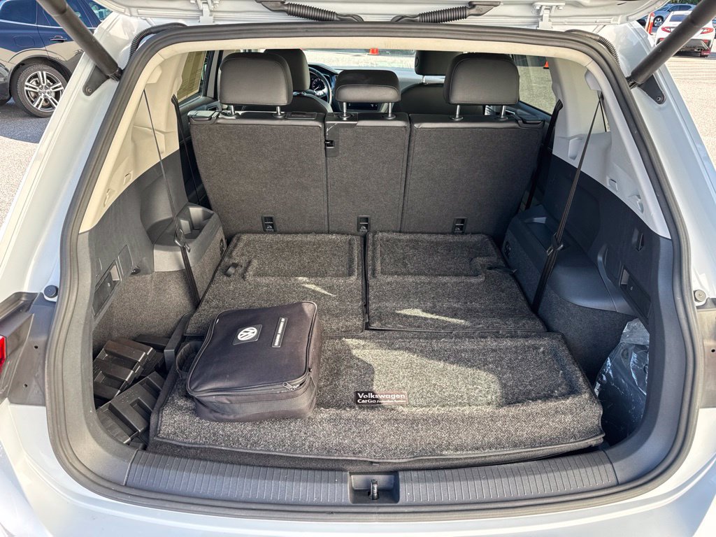 Used 2018 Volkswagen Tiguan SEL Premium FWD image 12