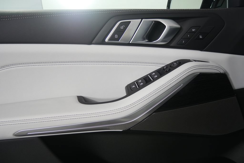Used 2026 BMW X5 xDrive40i w/ M Sport Package AWD/4WD image 9