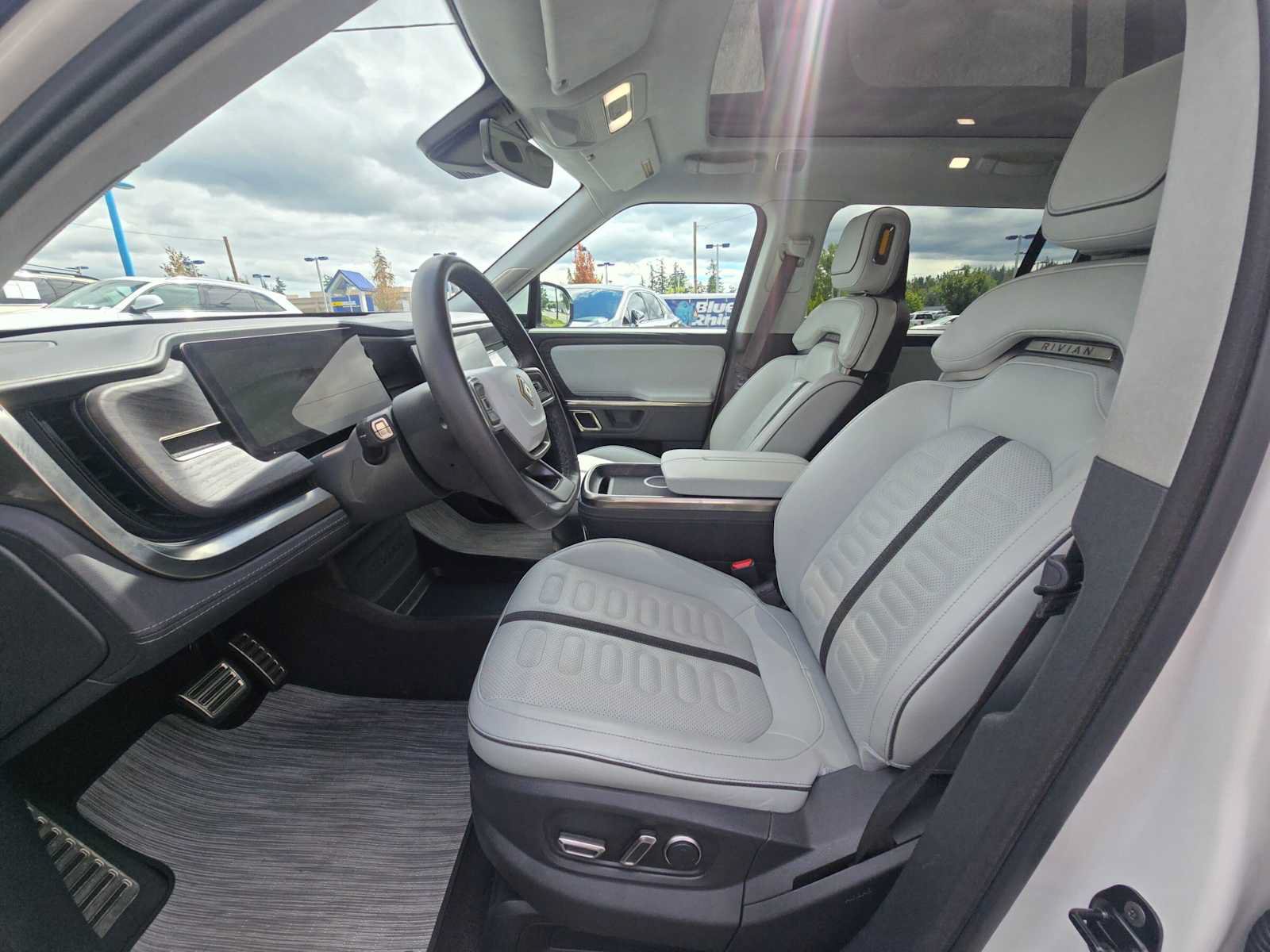 Used 2024 Rivian R1S Adventure AWD/4WD image 21
