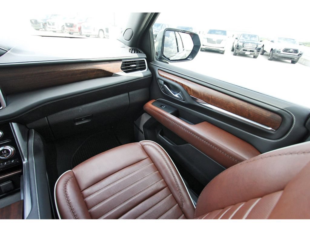 Used 2024 GMC Yukon Denali Ultimate AWD/4WD image 10