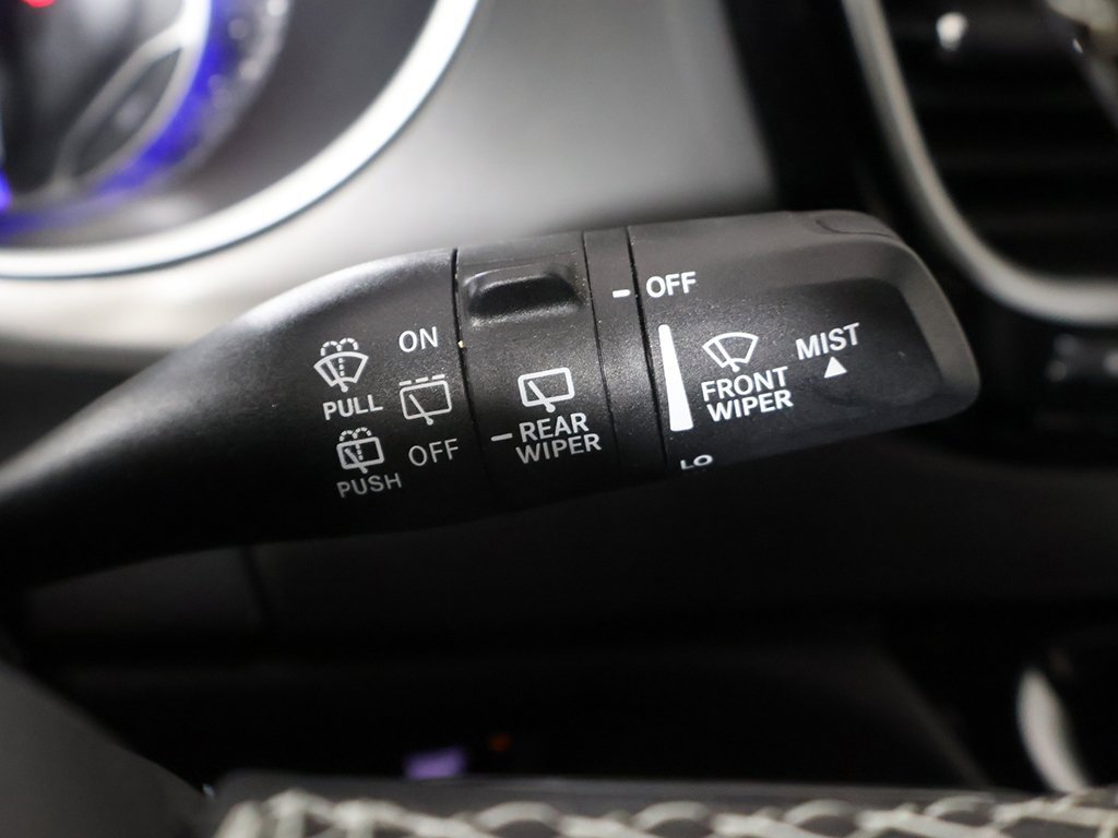 Used 2025 Chrysler Pacifica Select image 40