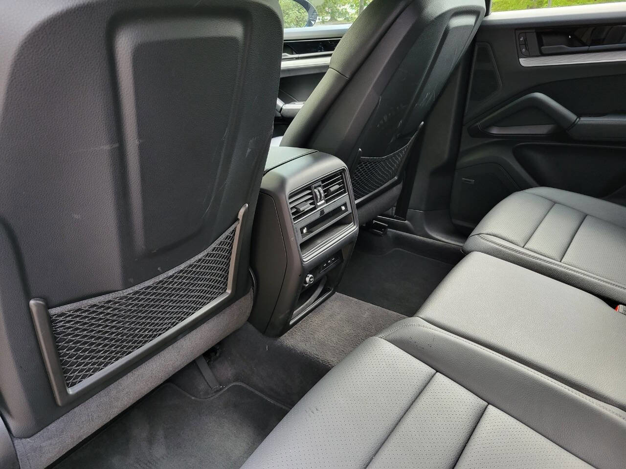 Used 2024 Porsche Cayenne image 11