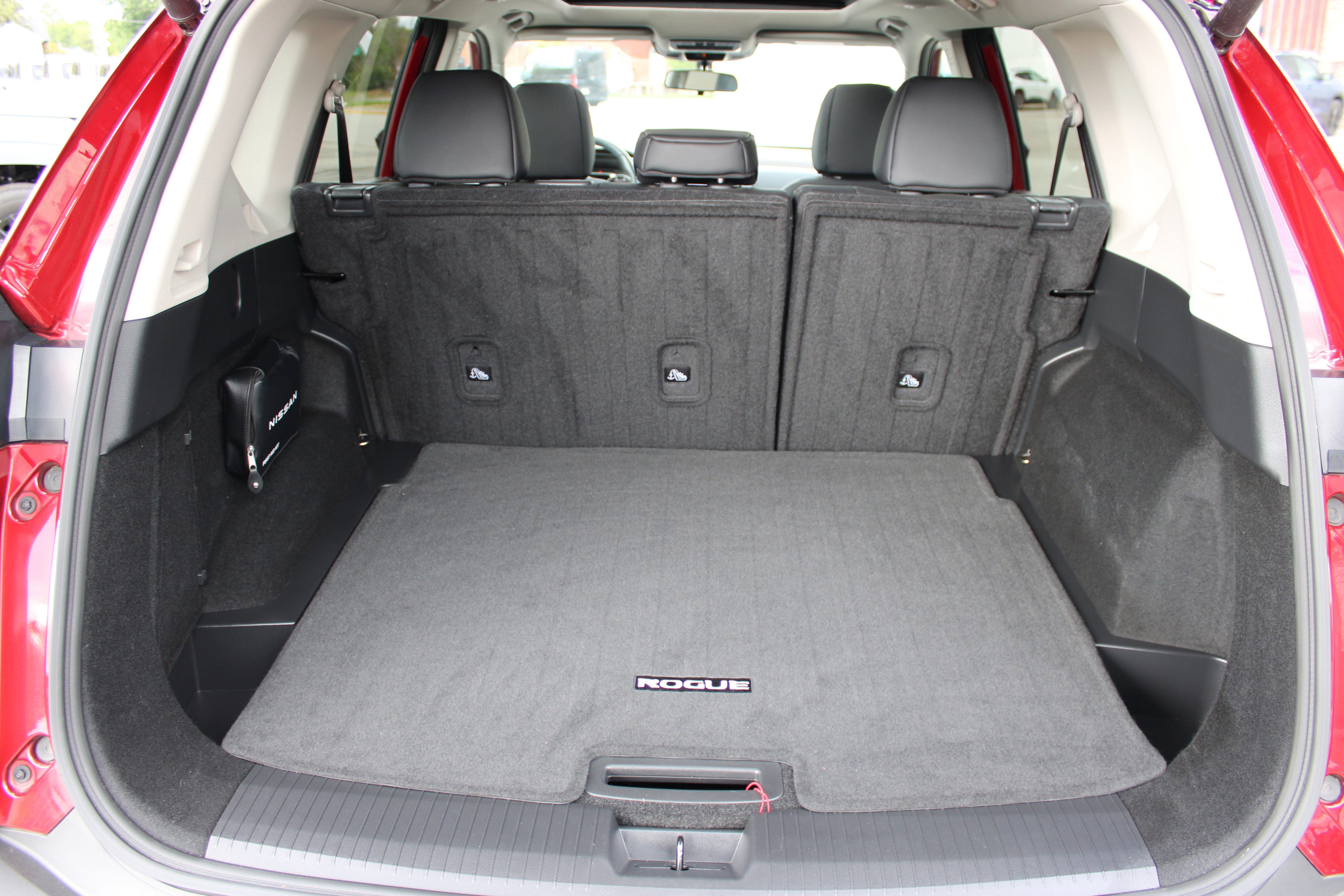 Certified 2023 Nissan Rogue SV w/ SV Premium B Package AWD/4WD image 5