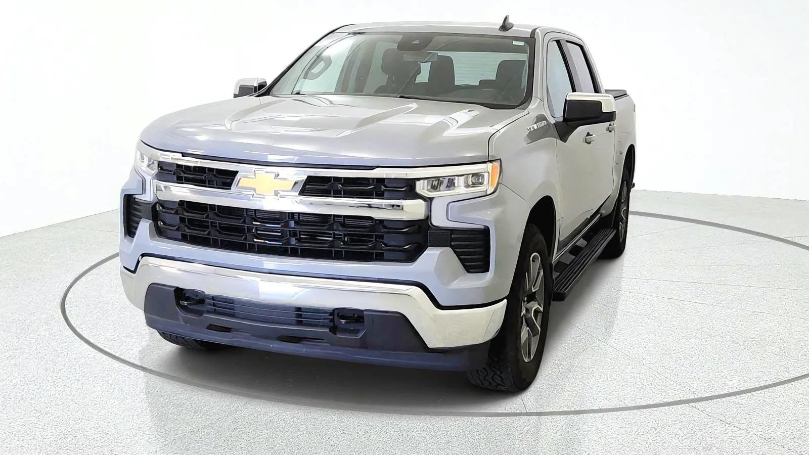 Used 2024 Chevrolet Silverado 1500 LT AWD/4WD image 3