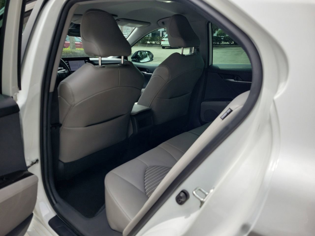 Used 2021 Toyota Camry SE image 9