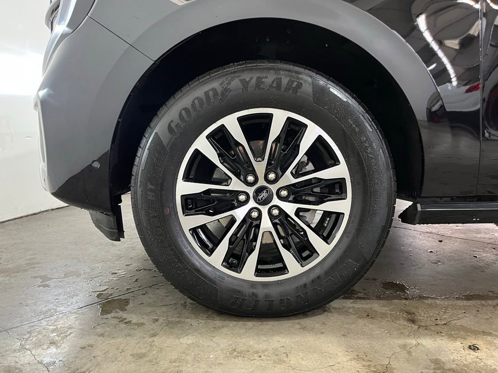 Certified 2025 Ford Expedition Max Platinum image 16