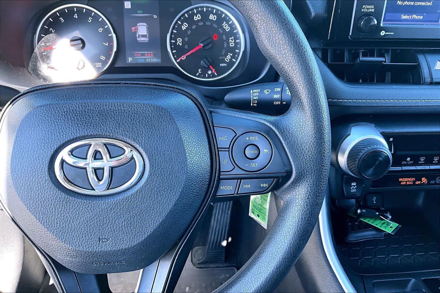 Used 2022 Toyota RAV4 LE AWD/4WD image 25