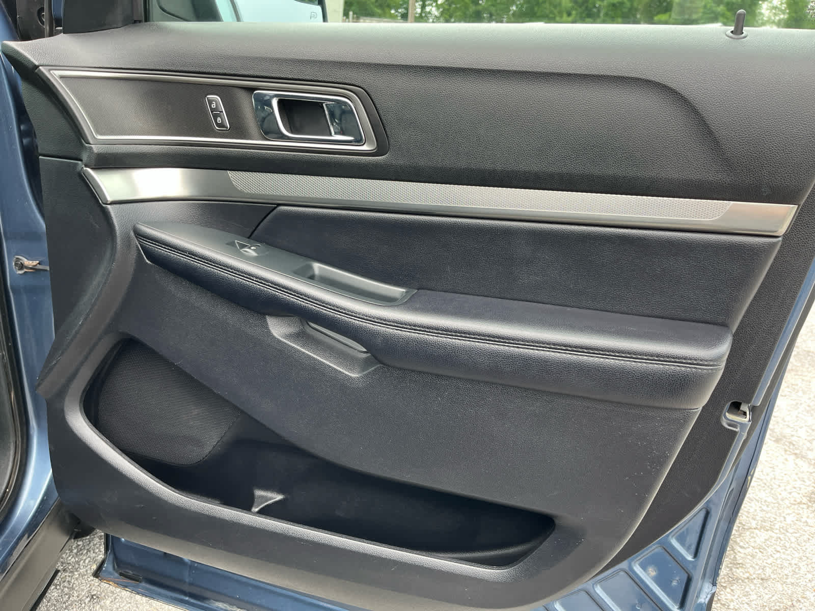 Used 2018 Ford Explorer XLT w/ Equipment Group 201A AWD/4WD image 38