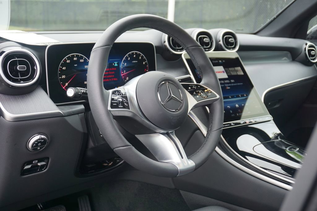 Certified 2025 Mercedes-Benz GLC 300 image 10