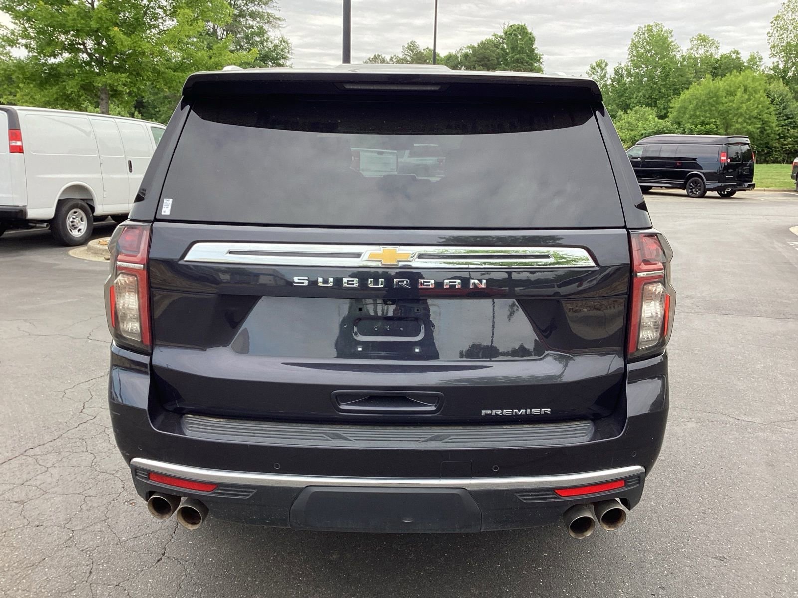 Used 2023 Chevrolet Suburban Premier AWD/4WD image 2