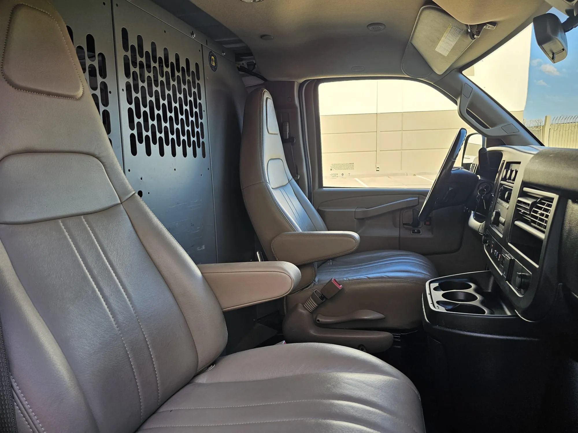 Used 2021 Chevrolet Express 3500 w/ Driver Convenience Package RWD image 18