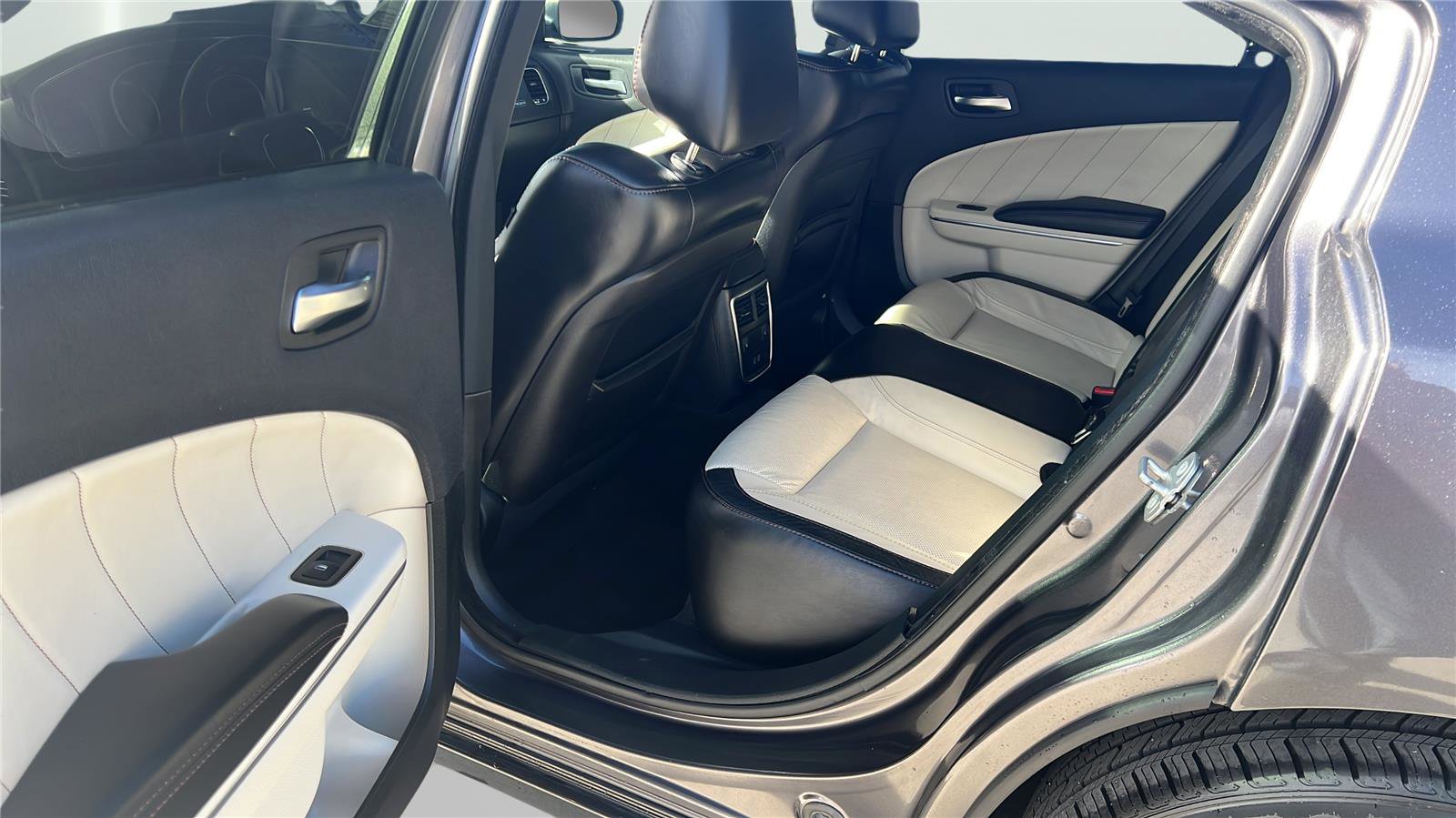 Used 2018 Dodge Charger GT image 17