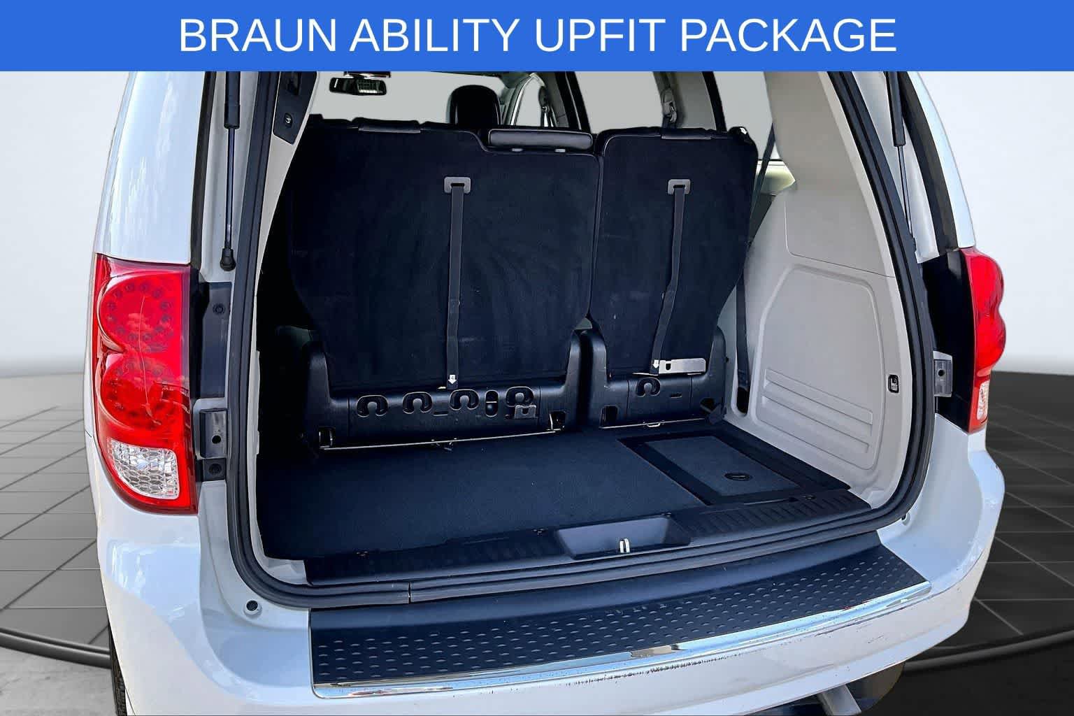 Used 2019 Dodge Grand Caravan SXT FWD image 19