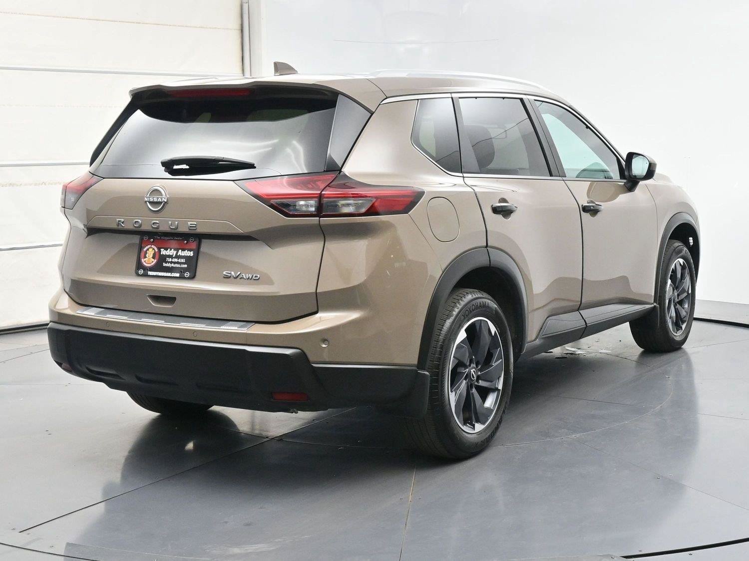 Used 2024 Nissan Rogue SV w/ SV Premium Package AWD/4WD image 24