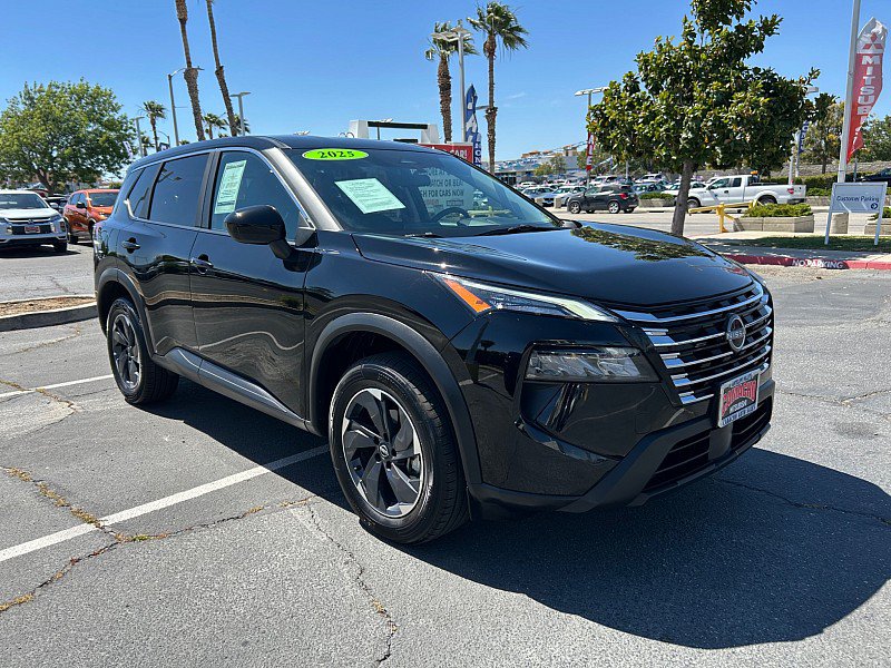 Used 2025 Nissan Rogue SV FWD image 1