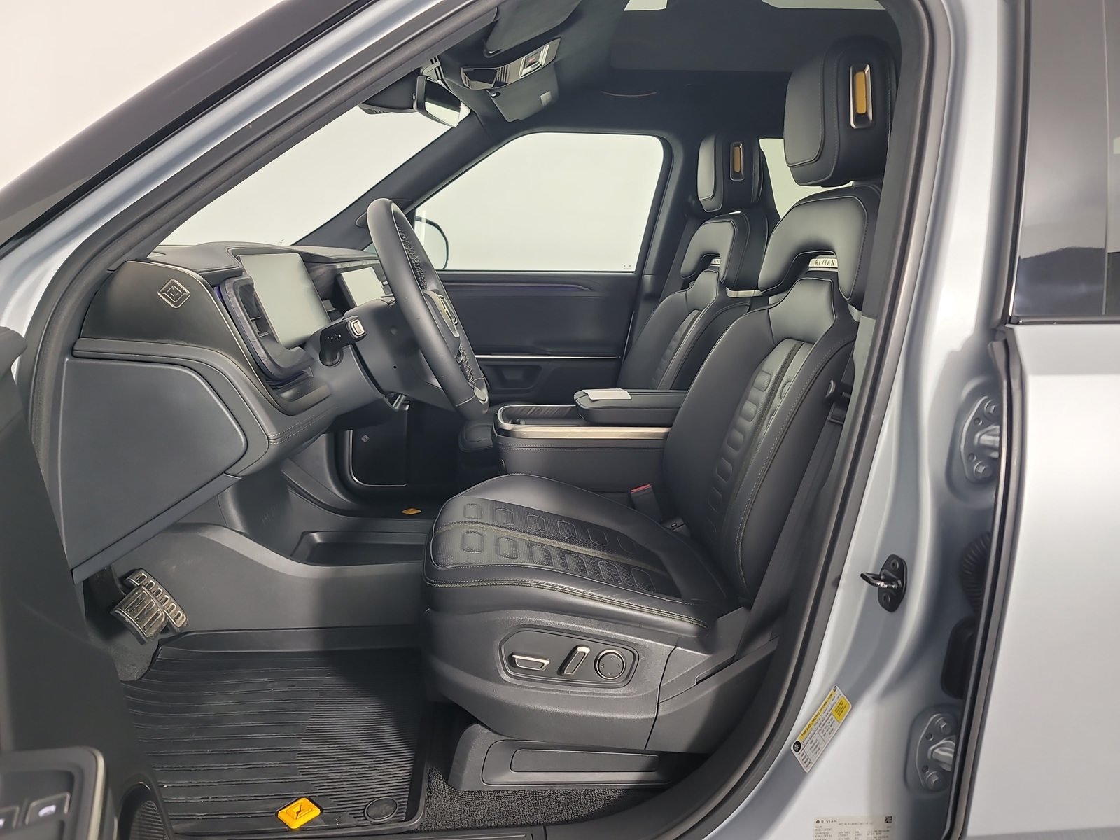 Used 2023 Rivian R1T Adventure Dual AWD/4WD image 20