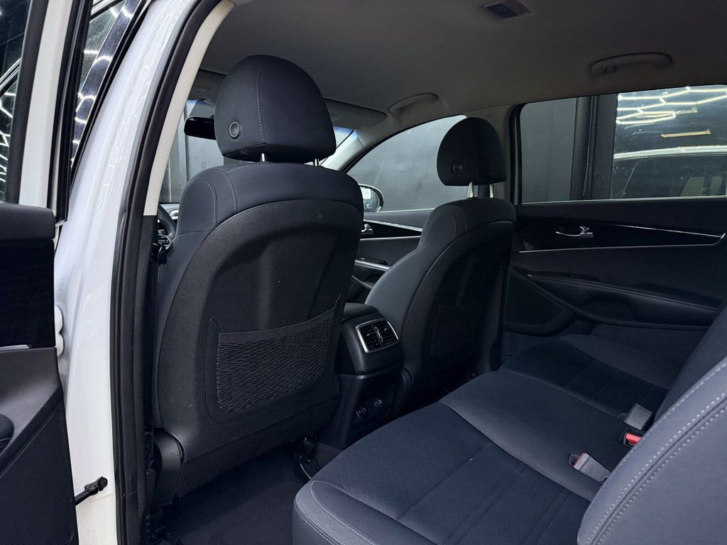 Used 2019 Kia Sorento LX image 19
